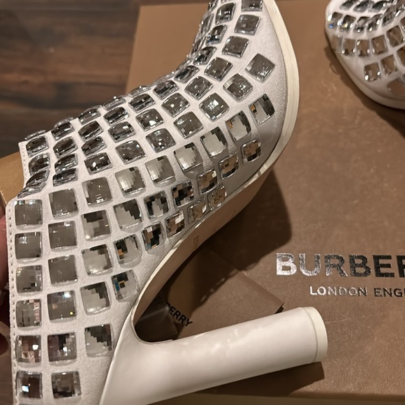 New authentic Burberry shoes - Picture 8 of 11
